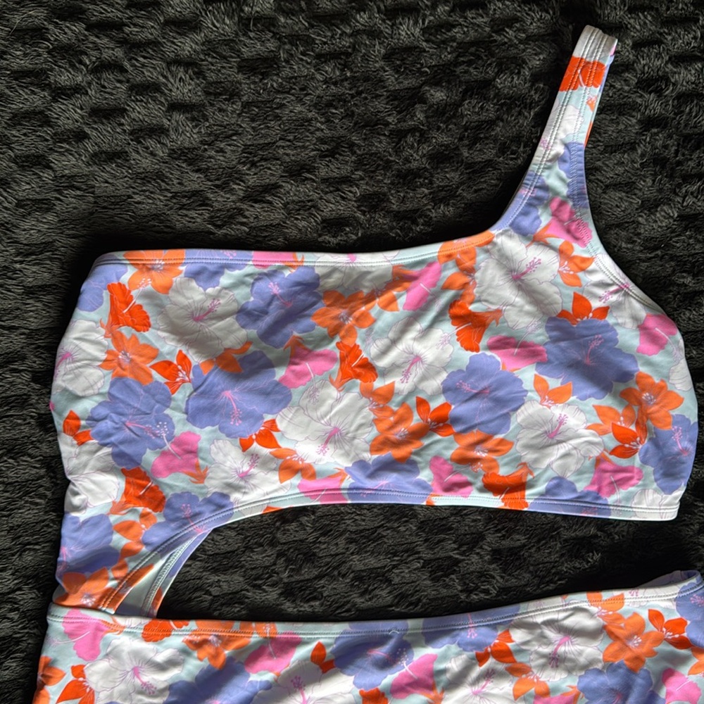 Bathing Suit - Picture 3 of 5
